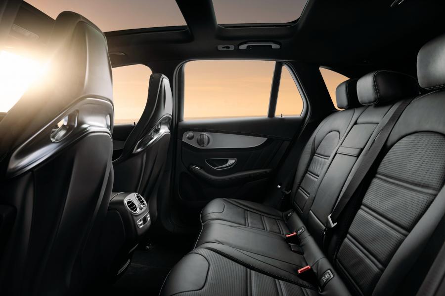 Интерьер Mercedes-AMG GLC63 S 4Matic+ (X253) 2018 года  (AU) (фото 30 из 40)